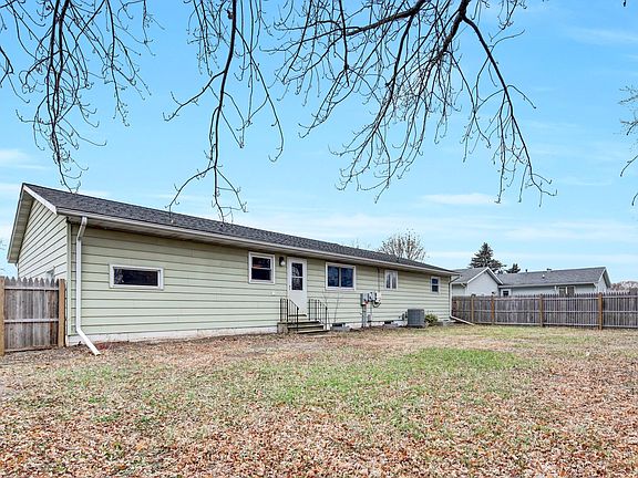 5th image of 905 Apple Ln