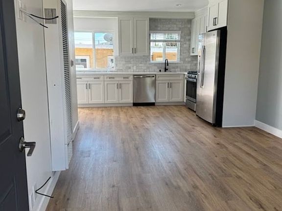 3rd image of 2604-2606 S Aviation Blvd #2604A