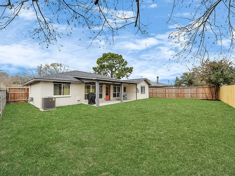 Falcon Meadow Dr — Photo 24
