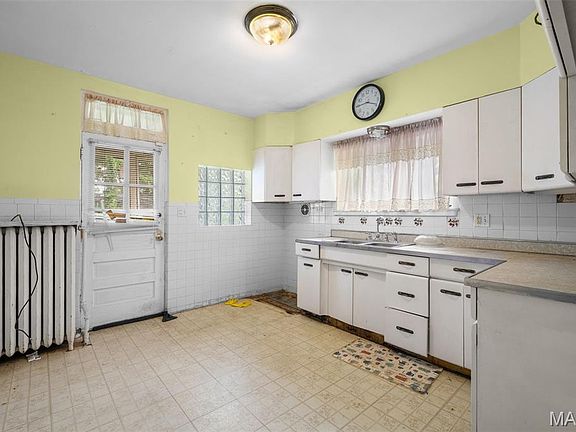 4th image of 7027 Camden Ct