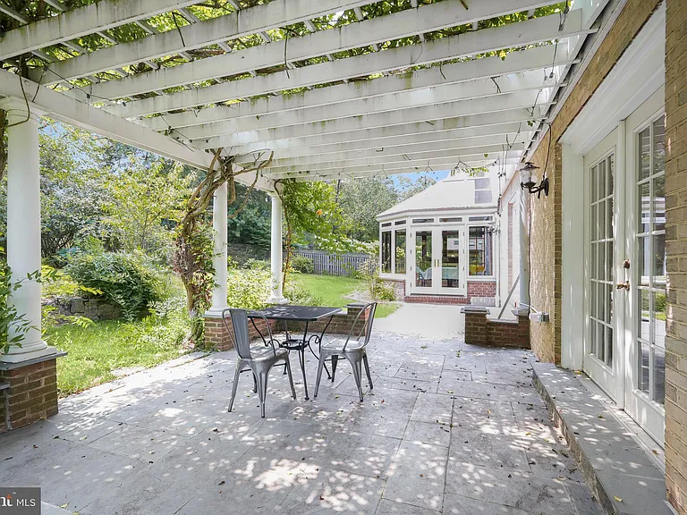 9809 Hall Rd — Photo 52