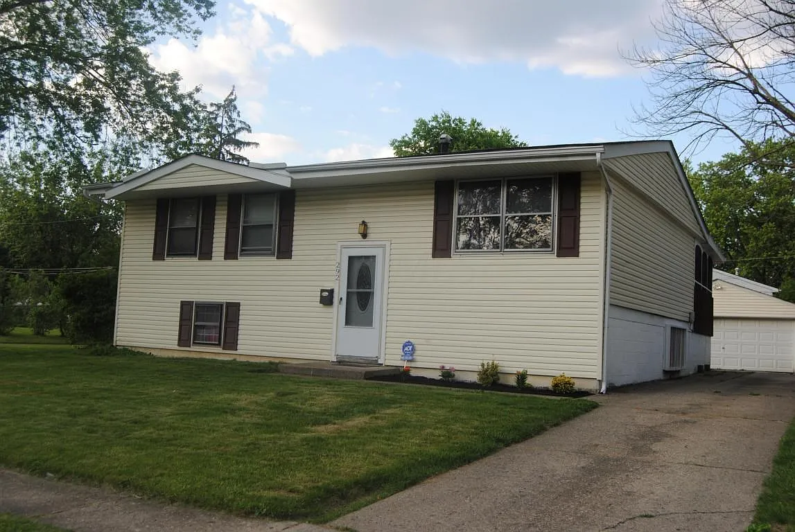 292 Imperial Dr photo 1