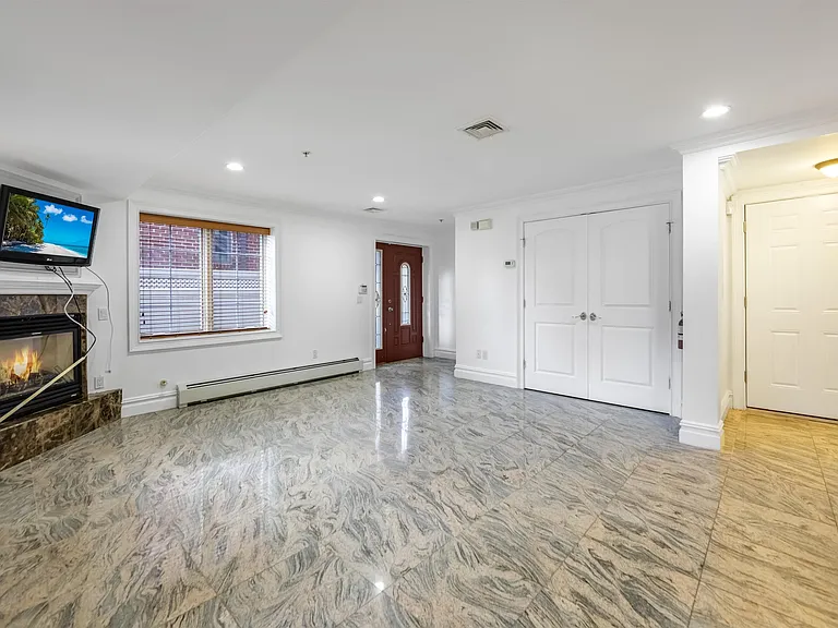 2132 Linwood Ave #C — Photo 7