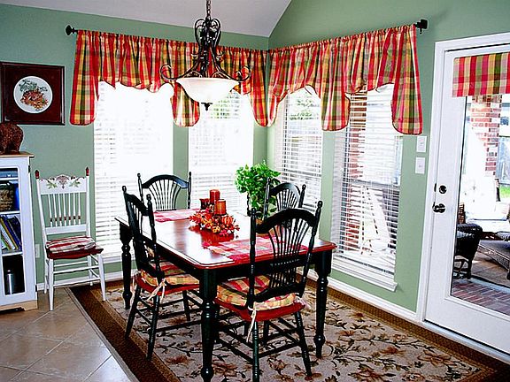 Beautiful breakfast area just off the gorgeous kitchen with views of the backyard.