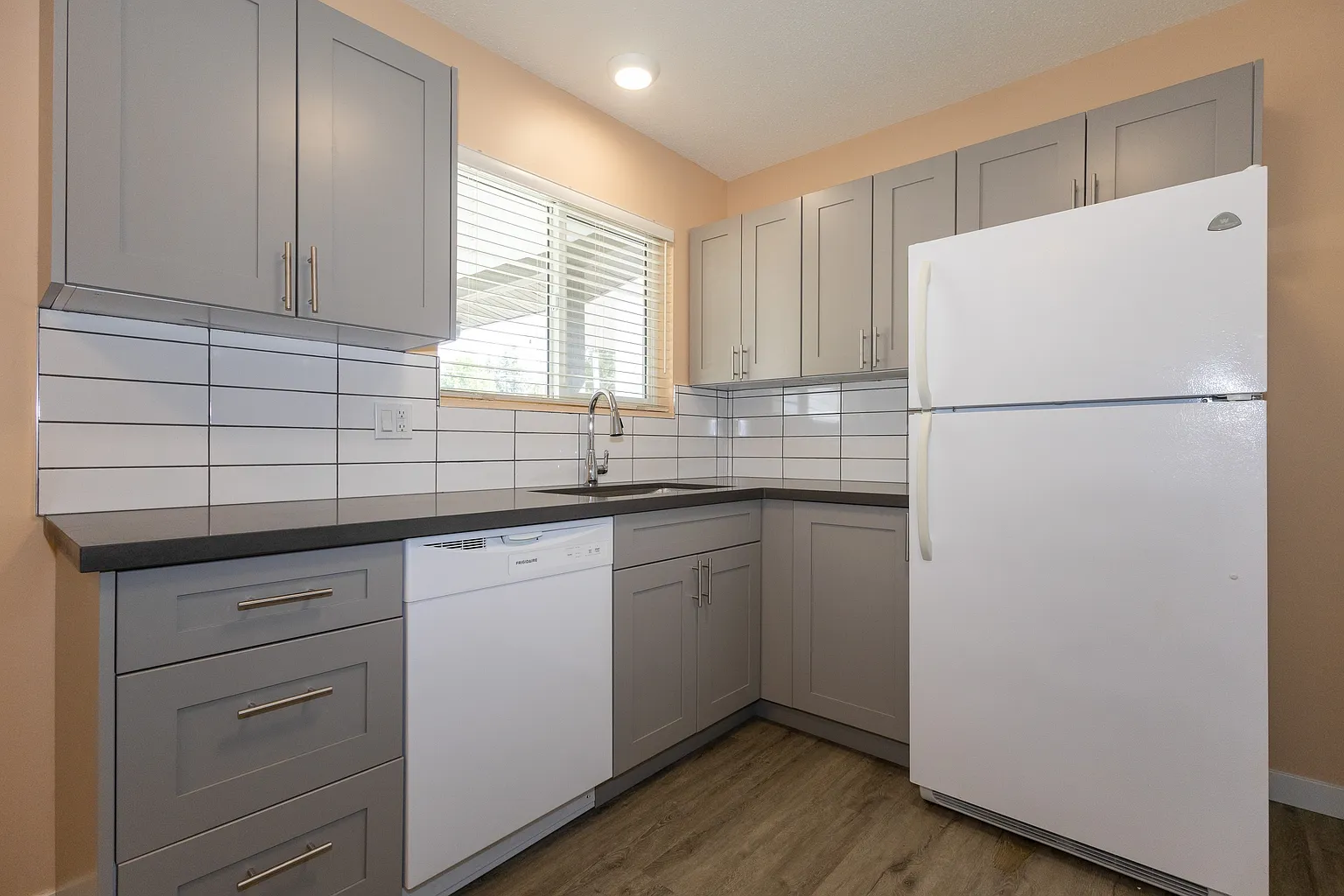2075 Ware St photo 1