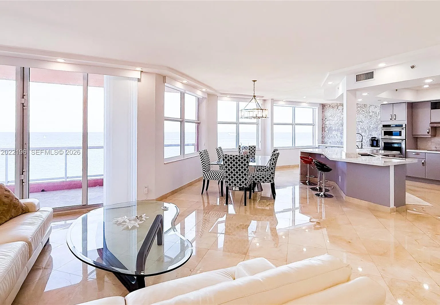 Palms Tower One Condo — Photo 2