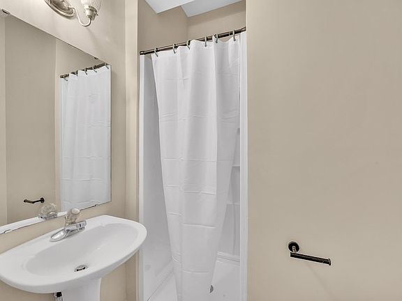 5th image of 8325 Springhead Ln #4