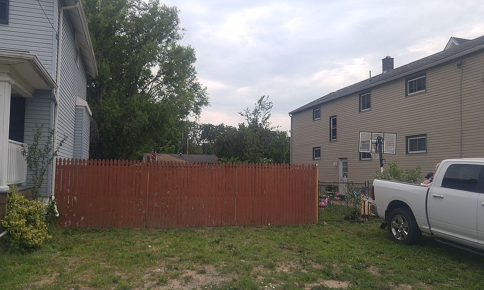 1st image of 129 Lockwood Ave