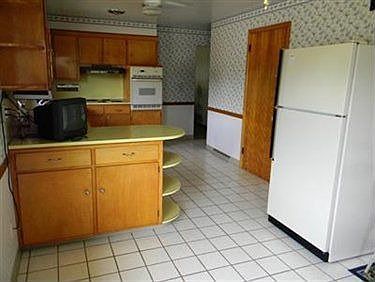 3rd image of 304 Sycamore Dr