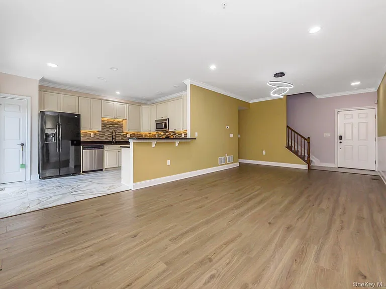 1115 Balsam Dr — Photo 6