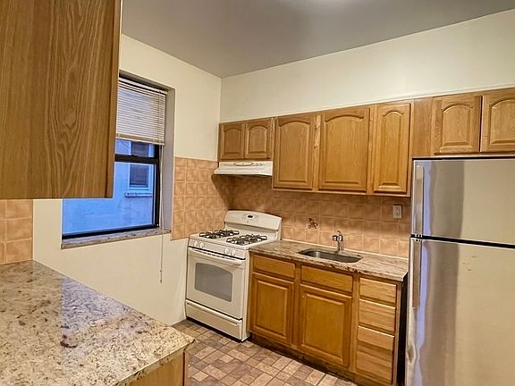 2nd image of 21-09 38th St #L2