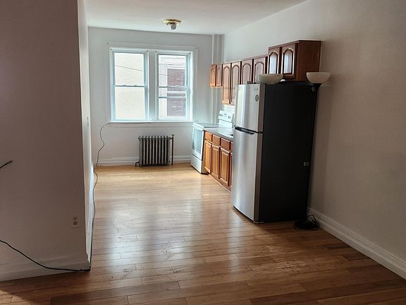 3rd image of 17 Market St #4