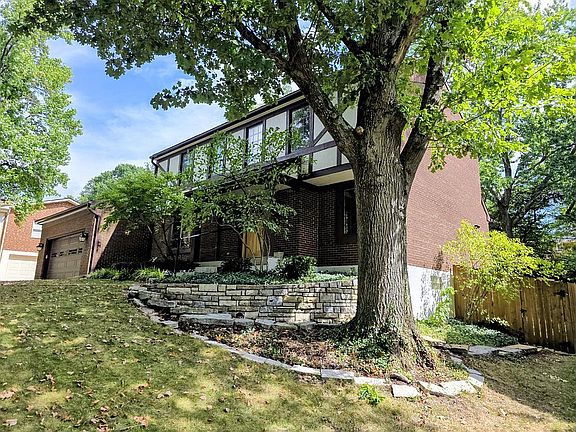 2nd image of 3011 Lee Ln