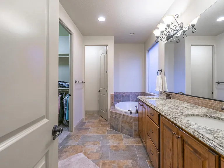 2212 S Chippenham Ct — Photo 32