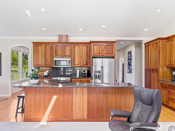 4th image of 8124 101st Avenue NE