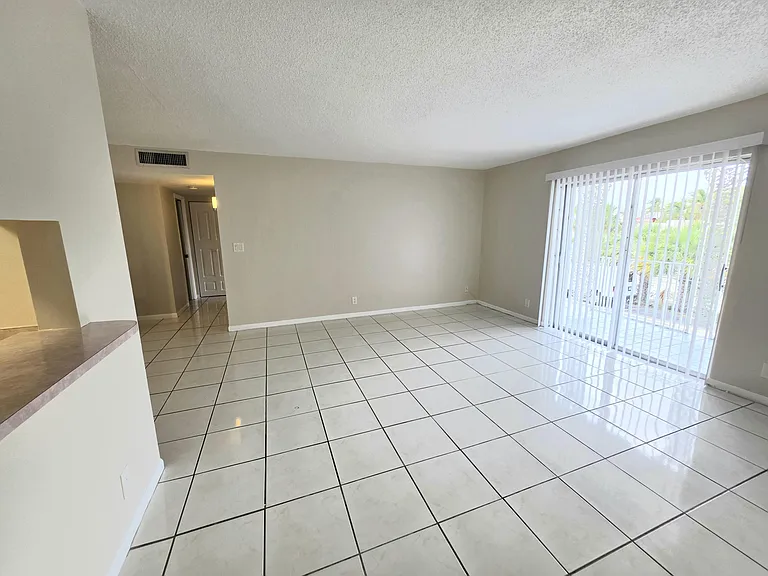 495 SE 8th St #237 — Photo 14