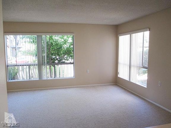 5th image of 824 Pinetree Cir APT 16