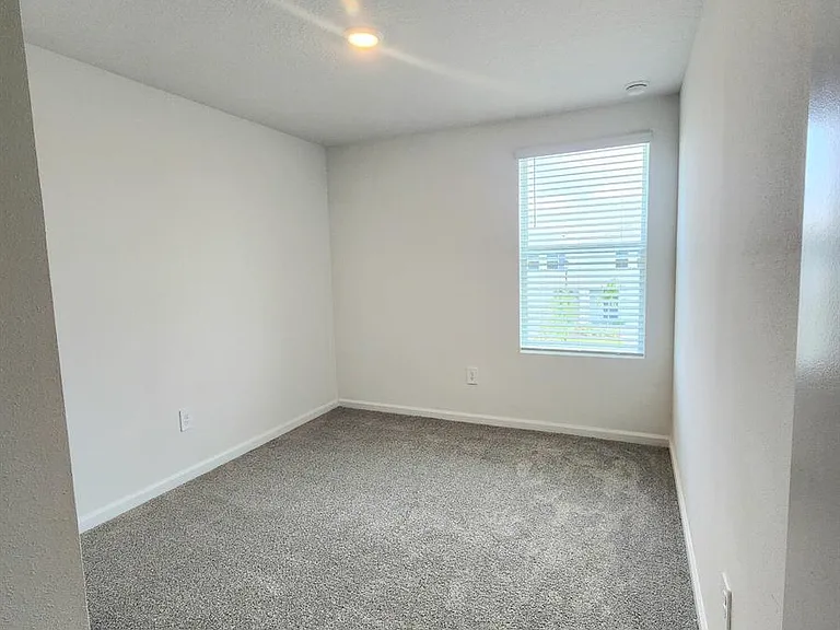 629 Salisbury Cir — Photo 20