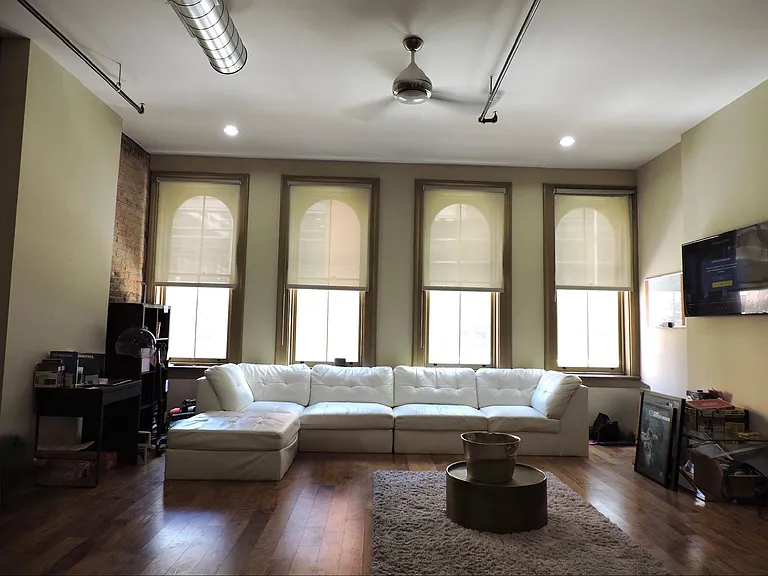 641 Walnut St Apartments — Photo 1