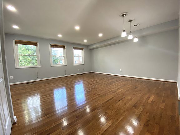 4th image of 410 Benton Woods Ln