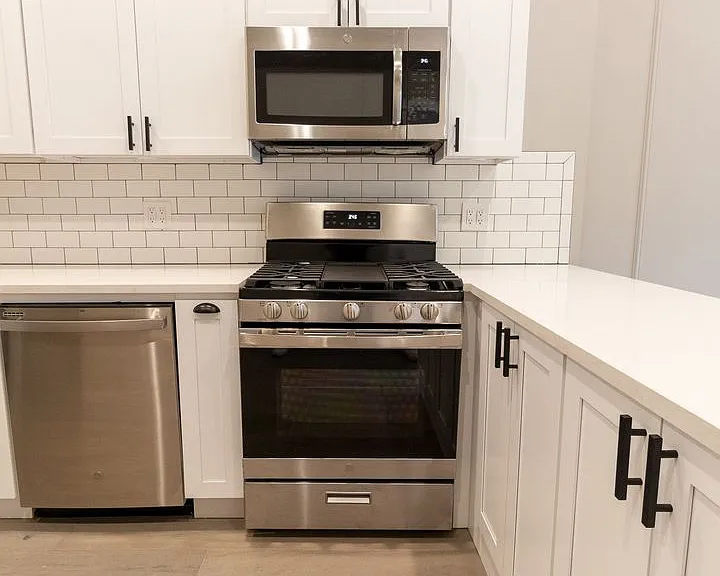 Pf-Arg, 2618 W Evergreen Llc — Photo 3