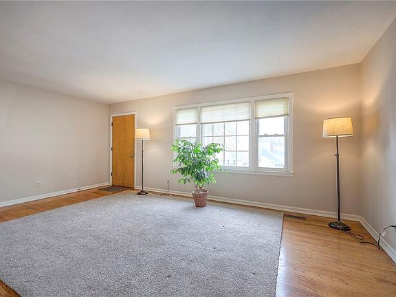 5th image of 8915 Belleview Ave