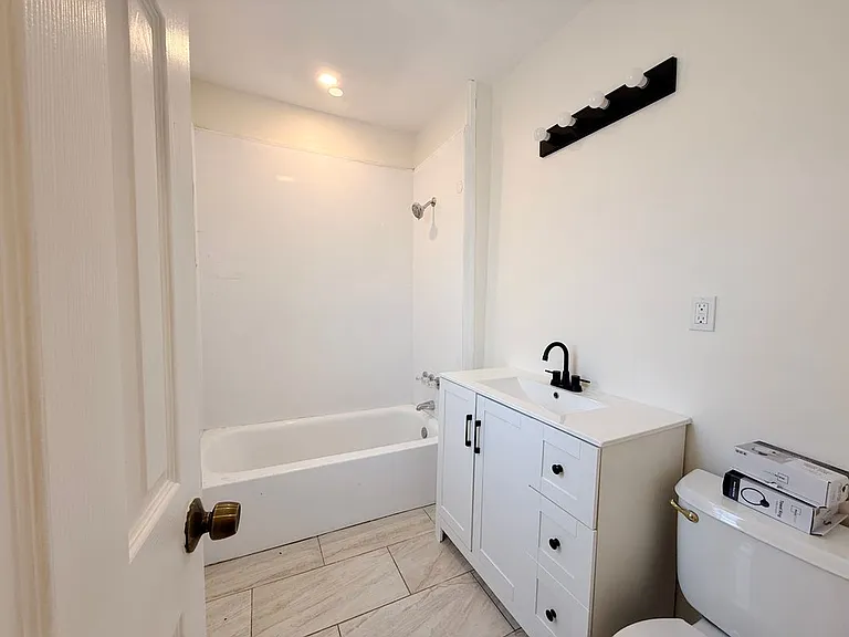 70 Lindley St #3 — Photo 6