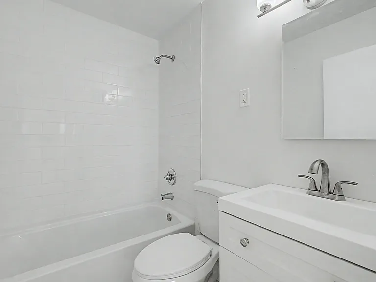 21 C07spring St #C07 — Photo 19