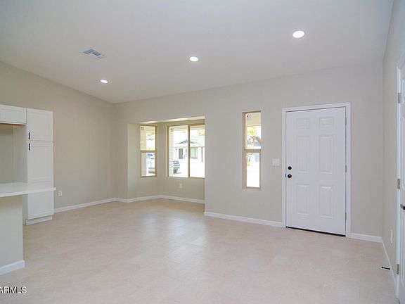 4th image of 601 E MURIEL Drive