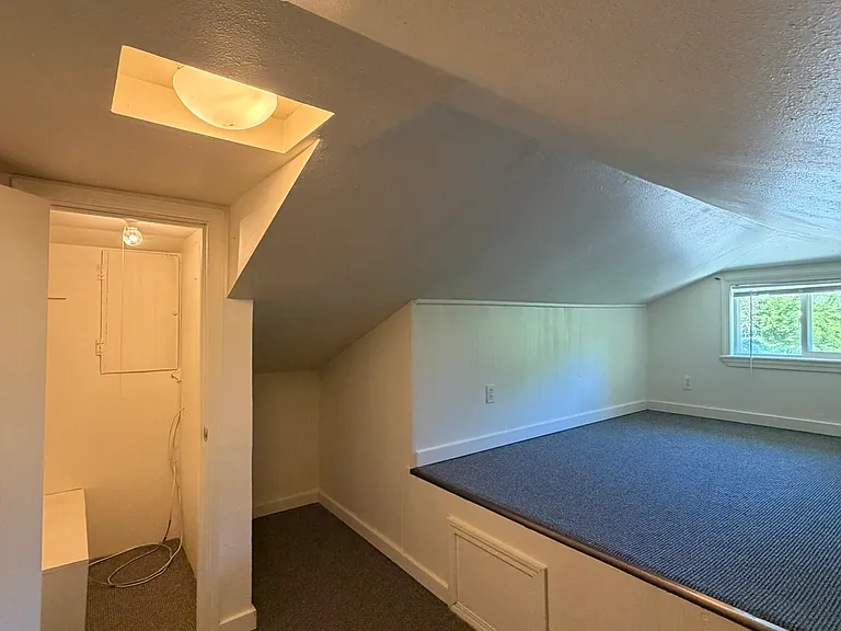 1733 NE Taurus Ct — Photo 24