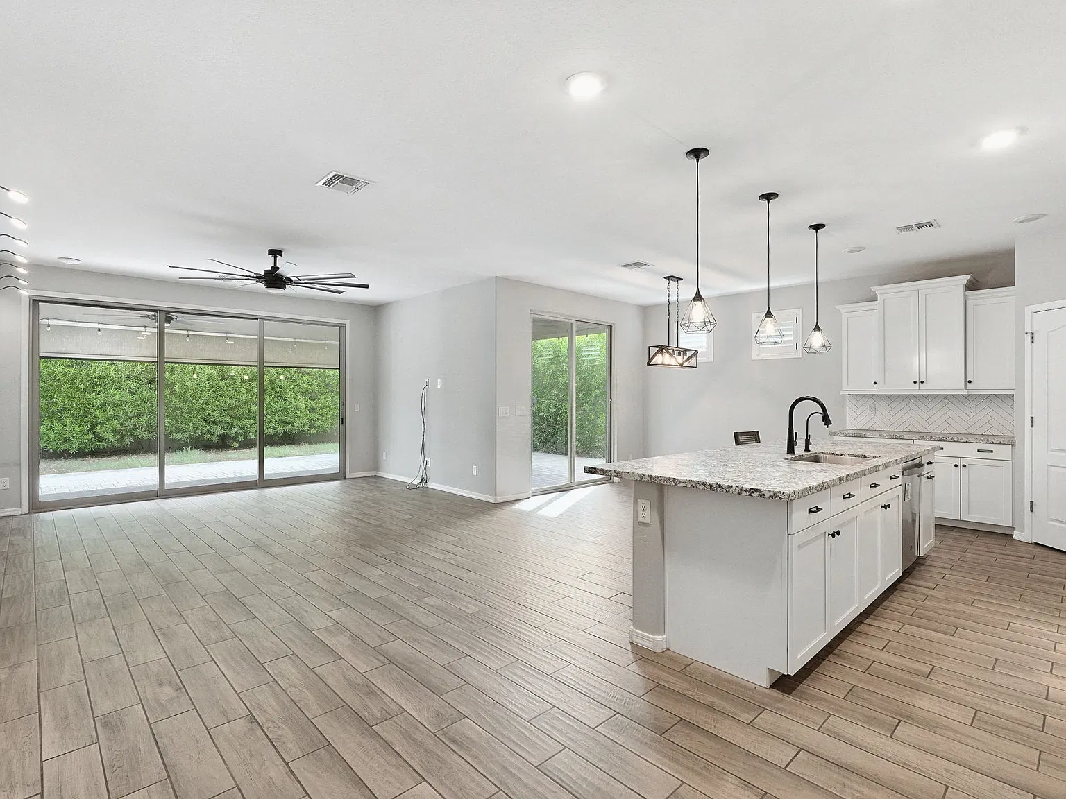 4 bed, 2233 sqft, $3,000 — Photo 2