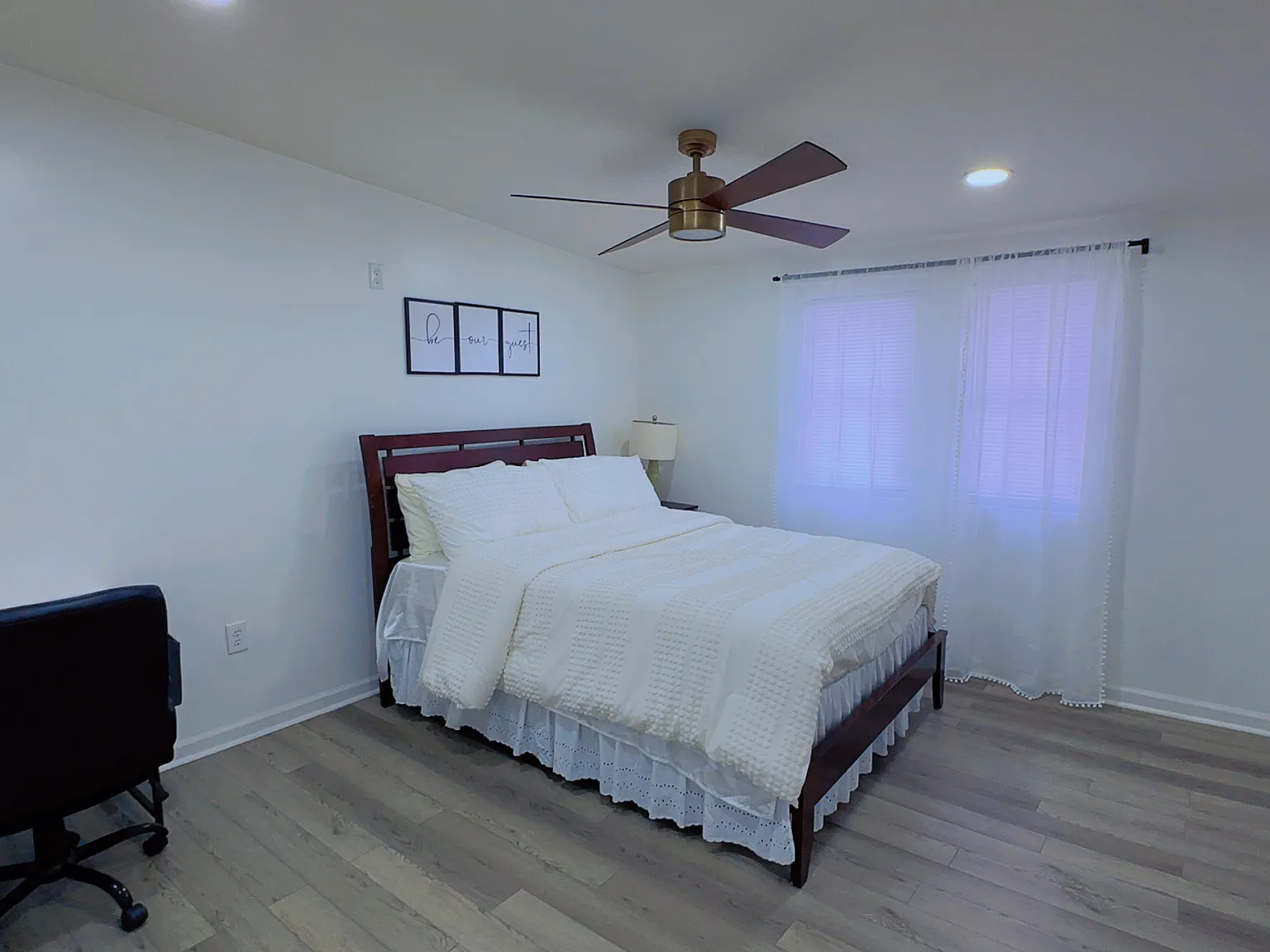 2 bed, 1300 sqft, $2,200 — Photo 2