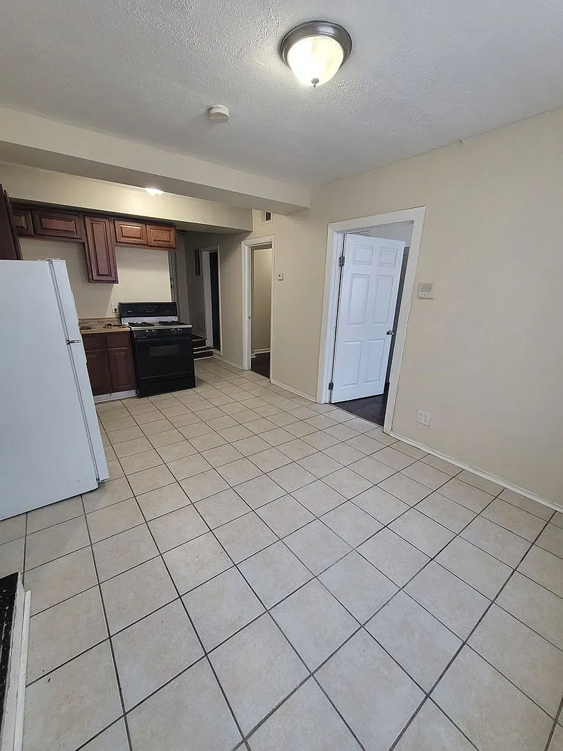2 bed, $1,400 — Photo 3