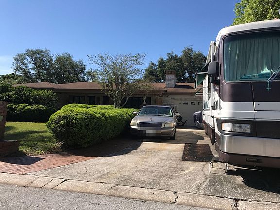 3rd image of 1641 Parkside Dr