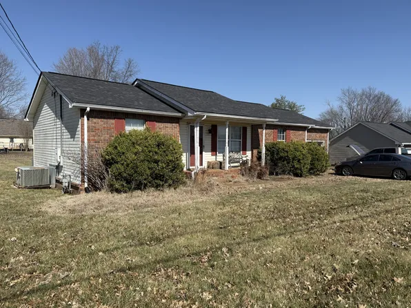 1002 Sunday Silence Dr, Greenbrier, TN 37073
