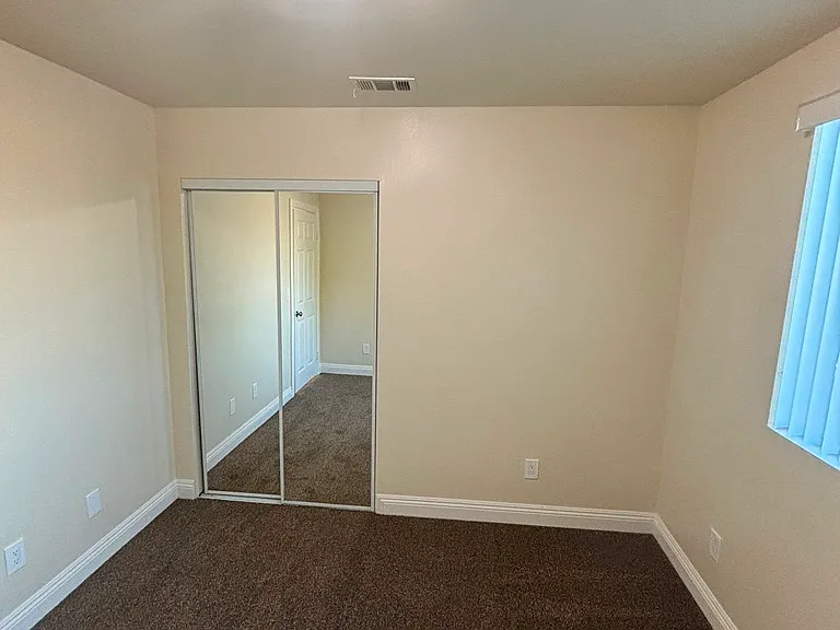 942 E 88th Pl — Photo 28
