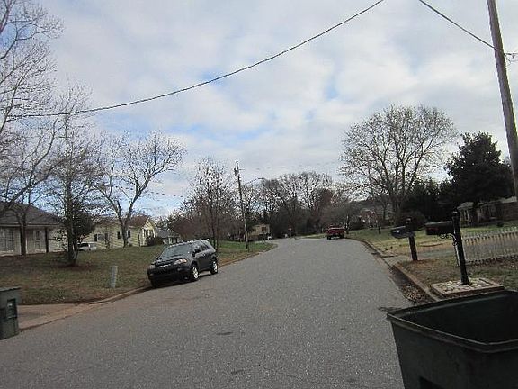 4th image of 2324 Gaines Ave