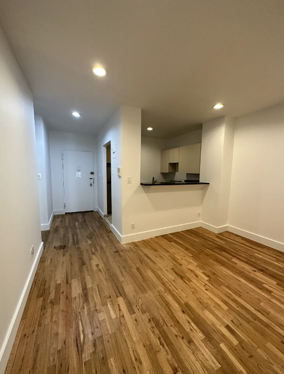 Building Photo - 213 E 37th St #3L