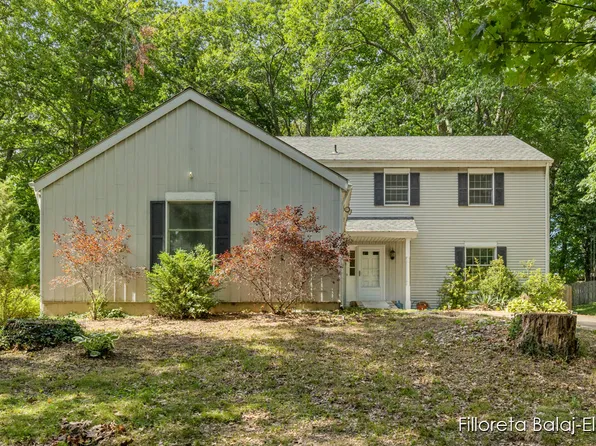 7224 Willobee St, Coloma, MI 49038