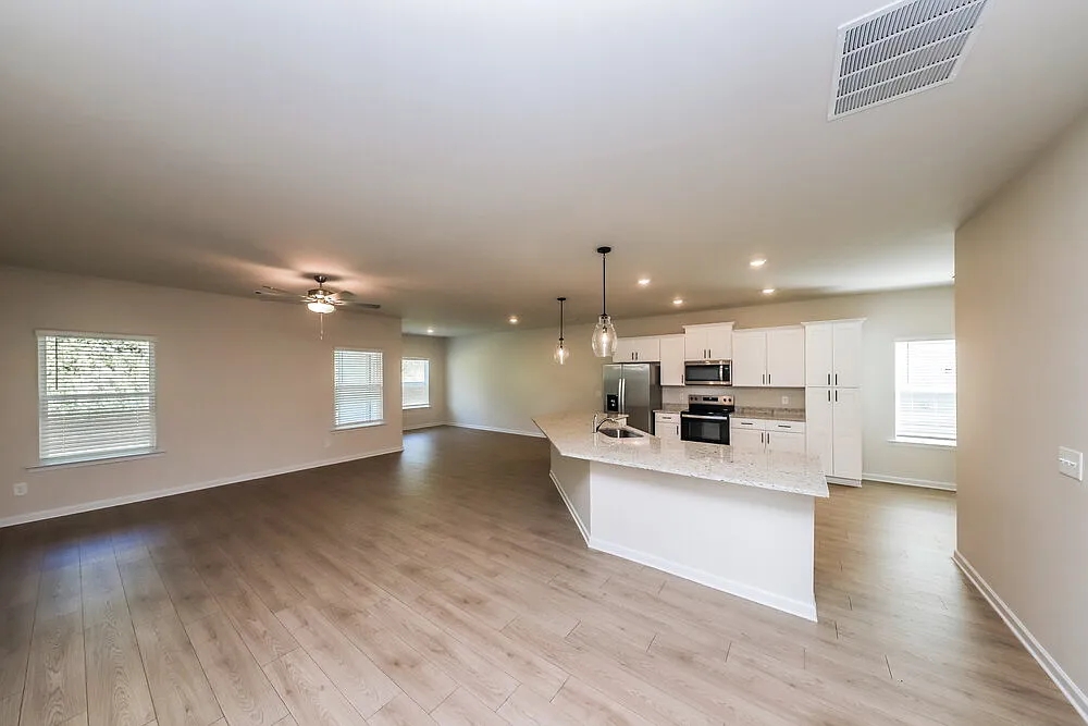 3 bed, 2.0 bath, 1863 sqft, $2,155 — Photo 4