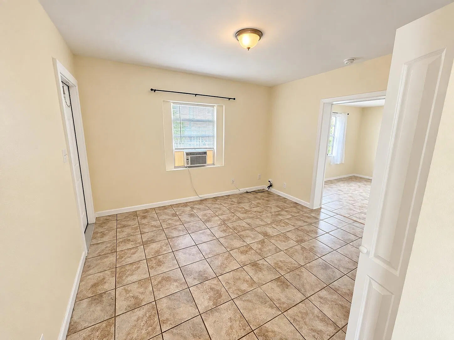 1 bed, 1.0 bath, 700 sqft, $1,500 — Photo 2