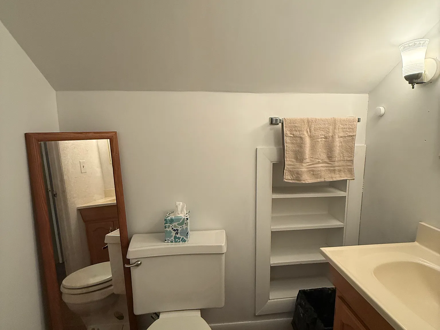 4 bed, 1.5 bath, 1800 sqft, $3,200 — Photo 4