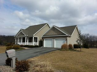 104 Creekside Dr, Selinsgrove, PA 17870