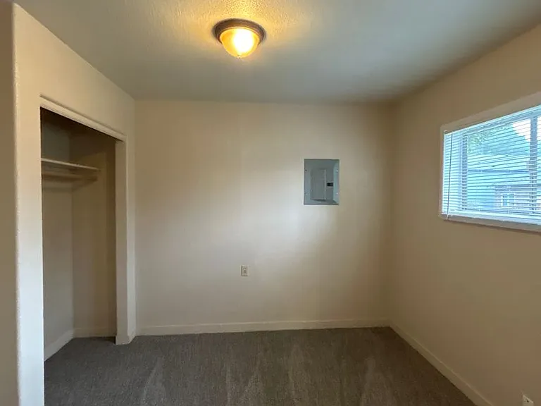 304 Rosewood St — Photo 9