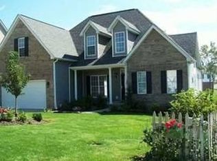 1053 Saint Ives Dr, Hurricane, WV 25526
