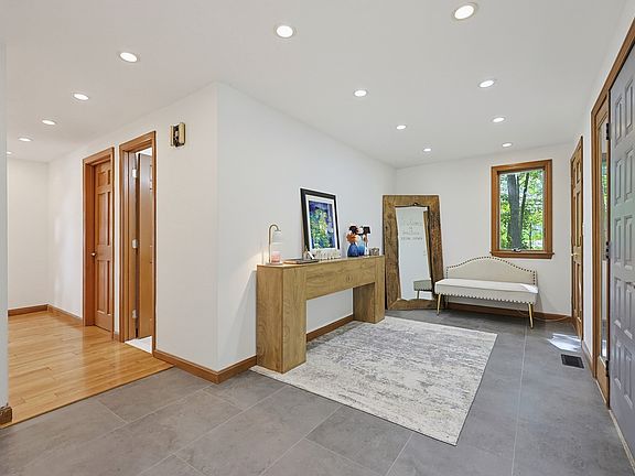 4th image of 3 Goodrich Rd