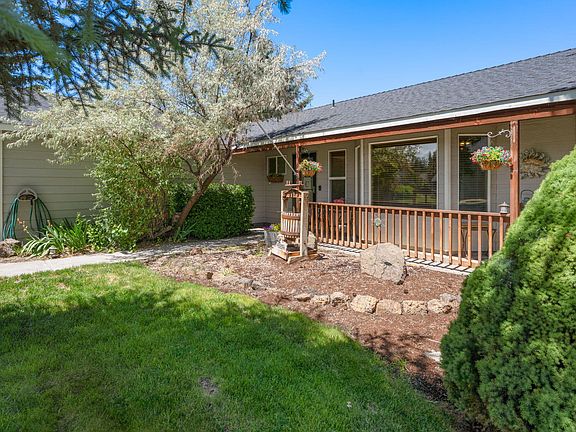 3rd image of 841 NW Negus Pl
