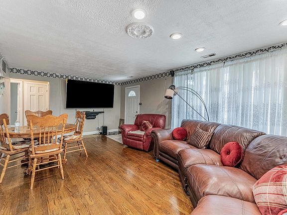 4th image of 355 Oswego St