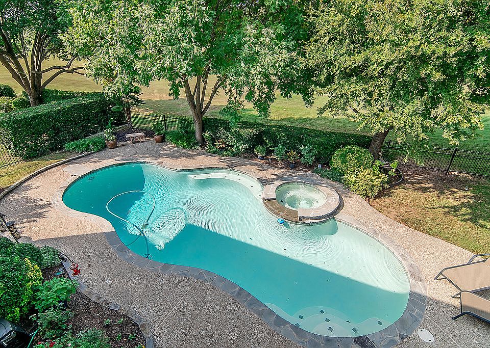 1st image of 936 Hills Creek Dr