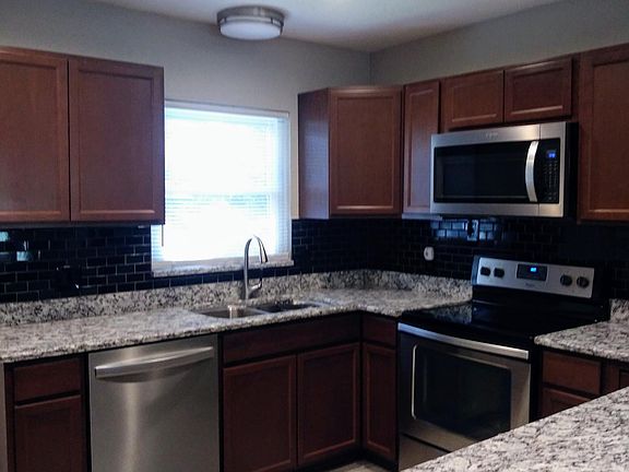 3rd image of 1236 Pineview Ave